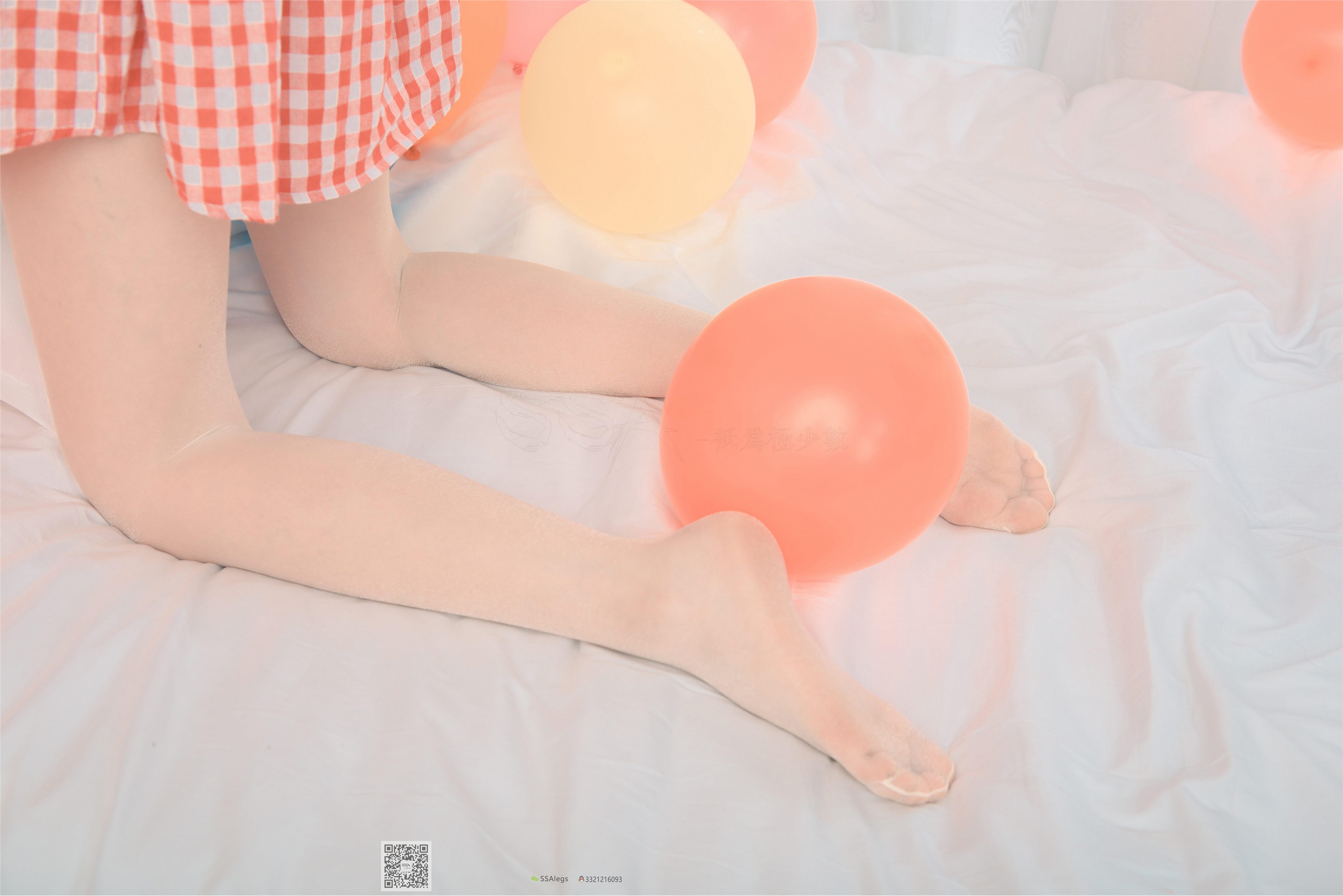 SSA丝社 NO.014 小琪琪 闪光开裆丝袜的另一种演绎